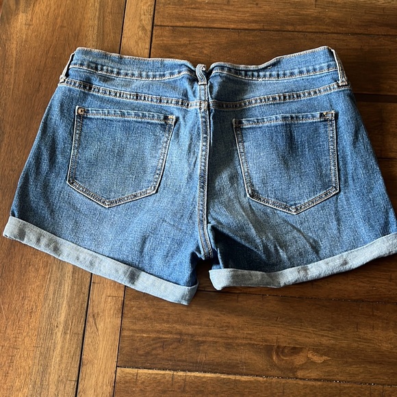 Old navy boyfriend shorts.sz 10 - Picture 2 of 2